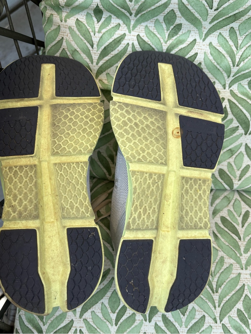 On Running CloudGo Sneakers - Size 8 Wide - Picture 6 of 9